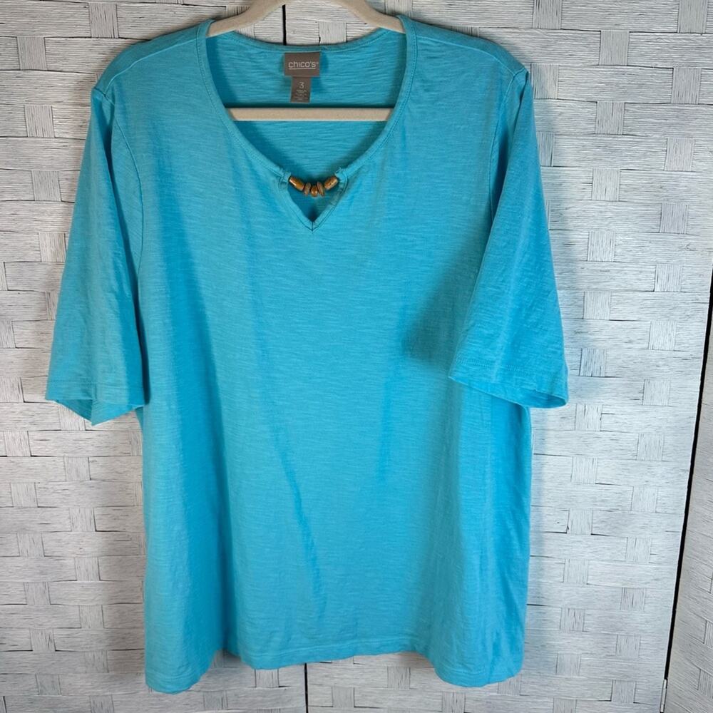 Chico's teal V-neck short sleeve tea wooden beads on neck coastal grandma summer